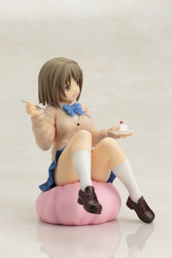 け、けしからん脚だっ！素晴らしすぎるだろ！アニメは太さが毎回……、おや？誰か来たようだ。