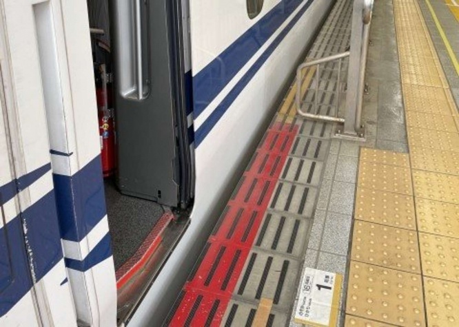 車内で突き飛ばされてしまい......(画像はイメージ)