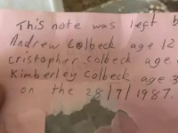 今は亡き兄と隠した33年前のタイムカプセルを発見。兄の残したメッセージに思わず涙（イギリス）