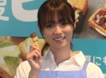 夏らしい！　深田恭子がエプロン姿のカフェ店員に！