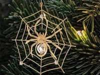 ウクライナではクリスマスツリーにクモの巣を飾る。その由来となった心温まる「クリスマスのスパイダー」伝説