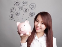 女性が1年で１番お金をかけているのはどれ？　「洋服代」or「化粧品代」or「美容代」