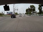 あわや事故寸前！？　交差点を逆走する暴走トラックをカメラが捉えた…