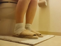 「トイレは3回に1回流す」もはやエコを超えた！　女子のどケチな習慣5選