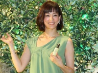 新CMに出演する水川あさみさん