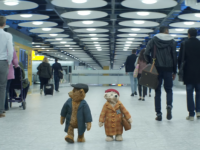 【涙腺崩壊】テディベアを巧みに使った英ヒースロー空港のクリスマスCMが「感動する！」と話題に
