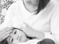 「夫と義母に文句を言われたくなくて...。高熱の娘を連れて新幹線に乗った私に起きたこと」（滋賀県・50代女性）