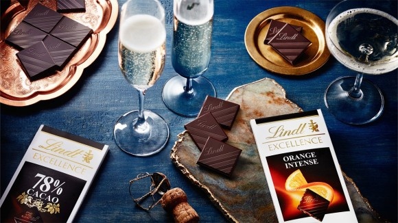 チョコレートが雪のように降ってきた！これ、本当の話です（スイス）