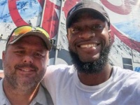 冷たいビールでも一緒に飲まないか？自殺者を思いとどまらせた2人の男性の機転(アメリカ)