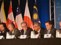 TPP大筋合意を発表する閣僚会合（「新華社／アフロ」より）